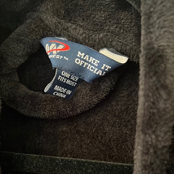 Las Vegas Knights Black Plush Robe with Embroidered Logo - Picture 3 of 3